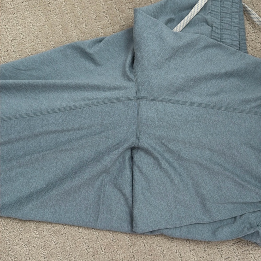 Vuori Halo Joggers. Women’s size L. - Picture 7 of 9